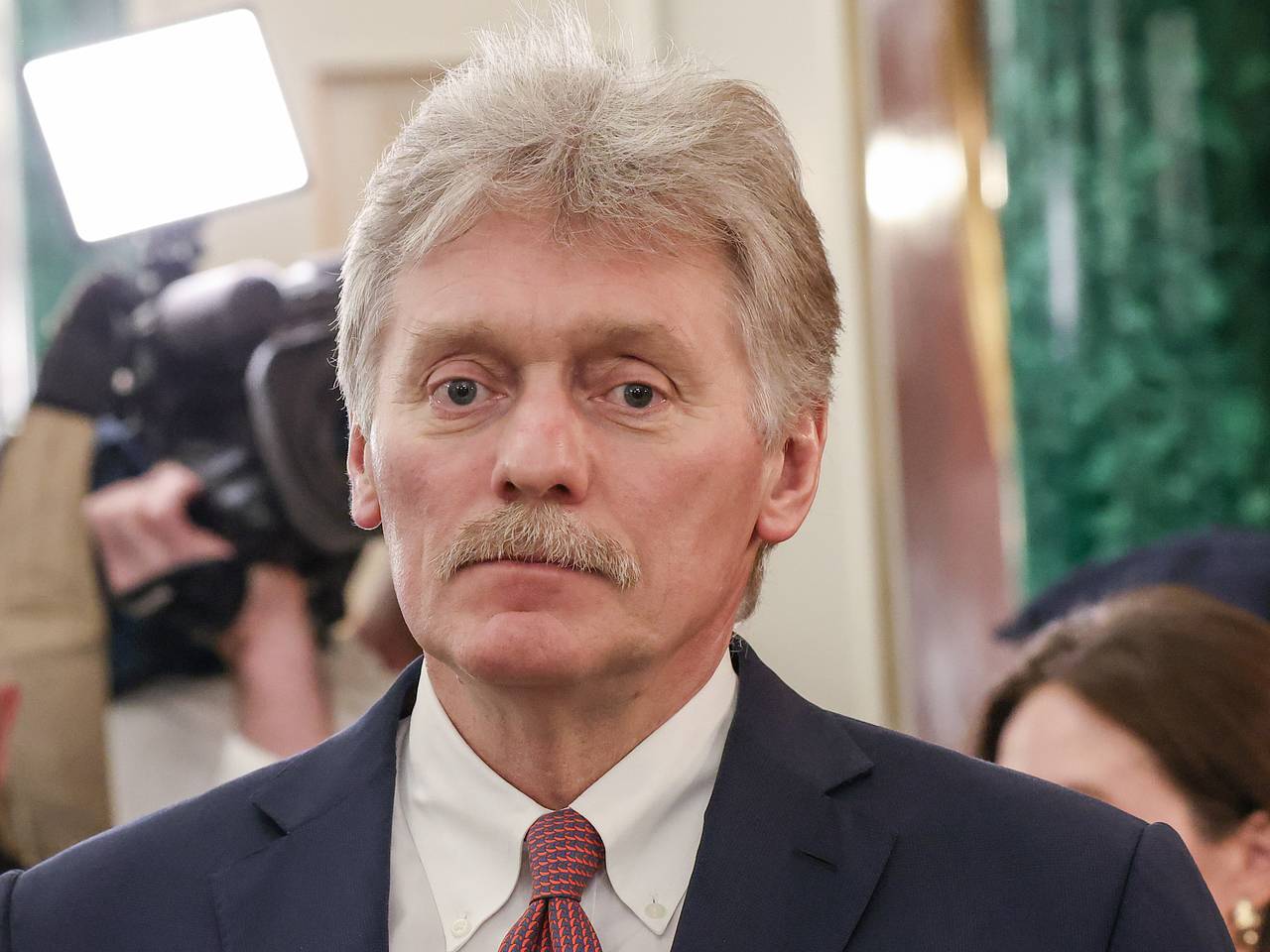 Песков прокомментировал слова Макрона о новых санкциях