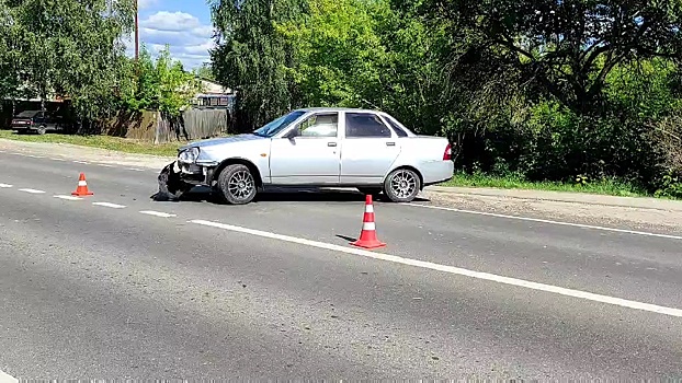 Водитель «Приоры» травмировал мотоциклиста в Урене
