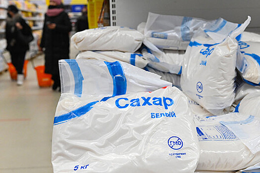 "Известия" сообщили о приостановке продаж сахара с заводов в российские магазины