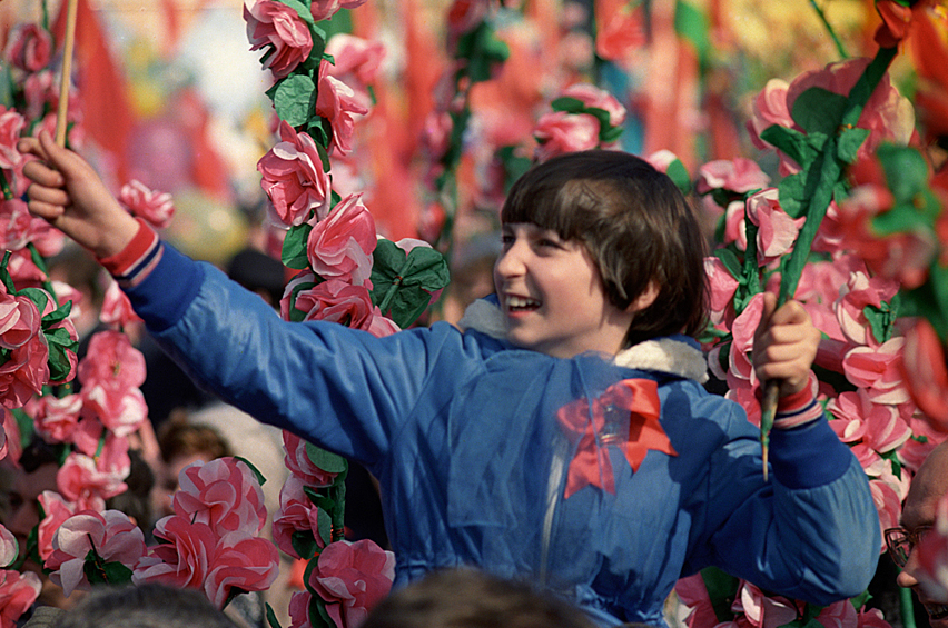 Первомайская демонстрация трудящихся на Красной площади в Москве, 1988 год