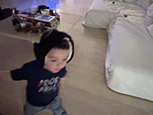 Певица Ольга Серябкина опубликовала фото сына в новогоднем интерьере