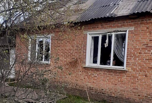 Женщина получила ранения в результате обстрела поселка Теткино в Курской области