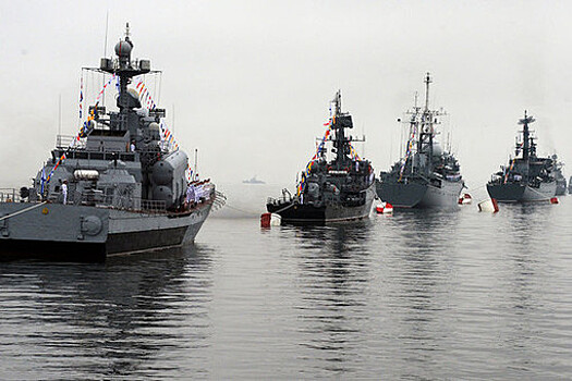 Российские военные корабли вышли из Владивостока в дальний поход