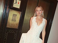 Кейт Хадсон вышла на публику в полупрозрачном платье с глубоким декольте