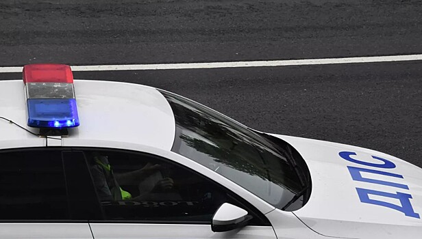 Автомобиль загорелся на площади Рогожская Застава в Москве