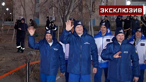 Экипажи «Союза МС-28» проводили на космодром под «Траву у дома»