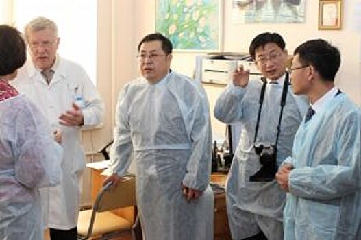 Китайские врачи заинтересовались Омским центром микрохирургии кисти