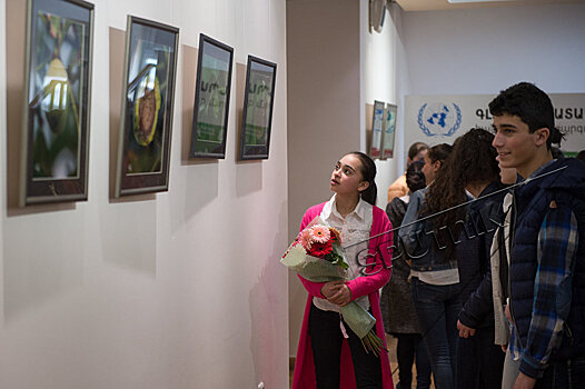 "Армянские фрукты: от цветка до плода" украсили ереванский офис ООН