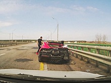 Американский спорткар влетел в отбойник на трассе М4 "Дон"