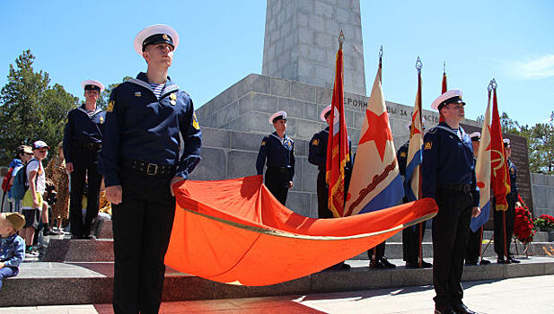 В Севастополе на Сапун-горе прошли реконструкции боев и митинг памяти