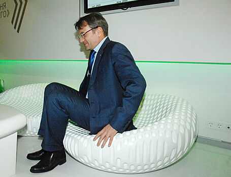 Греф оценил вероятность сильных изменений курса рубля