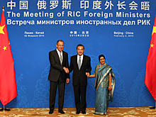 Индия анонсировала трехсторонние переговоры с главами МИД России и Китая