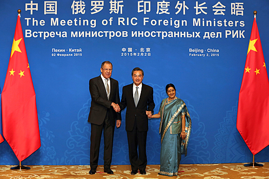Индия анонсировала трехсторонние переговоры с главами МИД России и Китая