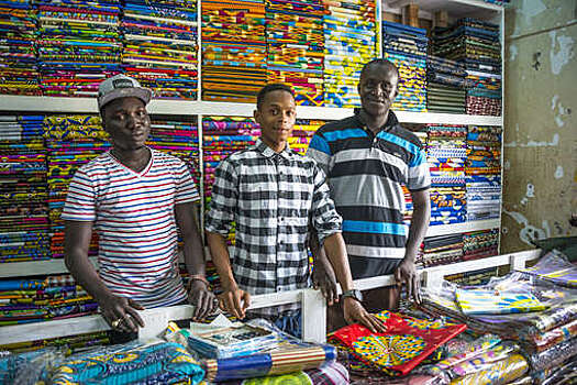 Daily Mirror: британские пенсионерки стали приезжать в Гамбию за любовниками