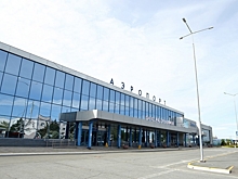 В Омске открыли платную парковку у аэропорта