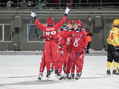 Красноярск побеждает и выходит в лидеры