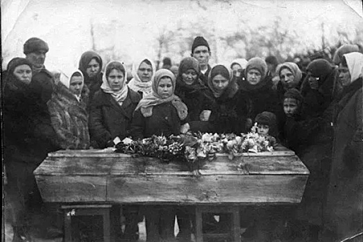 «Красные похороны» в СССР: что было странного в новом погребальном обряде