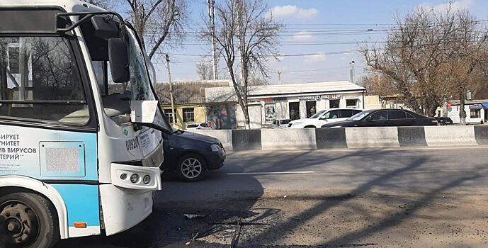 В Ростове в столкновении двух автобусов пострадали четыре пассажира