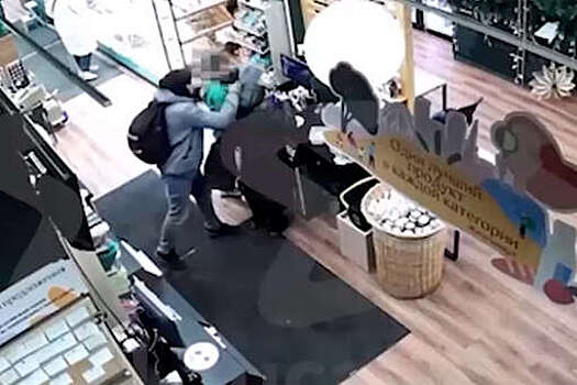 Mash: в Екатеринбурге мужчина ударил незнакомку за отказ купить ему кофе