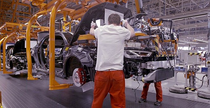 Audi приостановила производство хэтчбеков и седанов RS3
