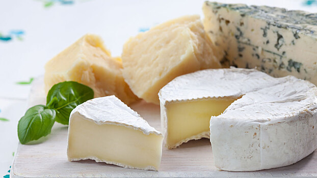 Диетолог заявила, что сыр может вызывать чувство покоя