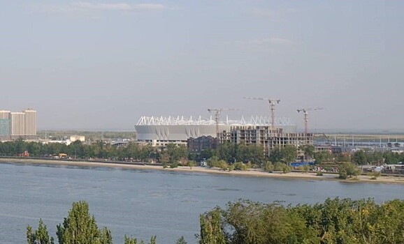 В Левобережном парке строят девятиэтажку, которая постепенно закрывает собой &laquo;Ростов Арену&raquo;