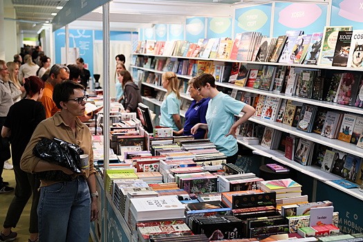 Теряющим покупателей книжным магазинам посоветовали стать «центрами развлечений»