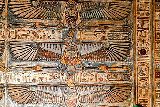 В египетском храме Хнума нашли цветные фрески