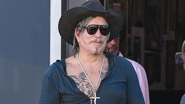 Микки Рурк собирается вернуть поклонникам 100 тысяч долларов, собранные на погашение его долгов