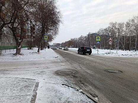 В Новосибирске два ребенка попали в больницу после наезда Mercedes на тротуаре