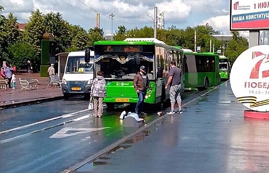 В центре Тюмени автобус сбил пенсионерку