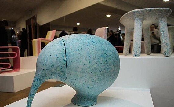Дизайнерские вещи из переработанного пластика представили нижнекамцам на выставке "Фантастик пластик"