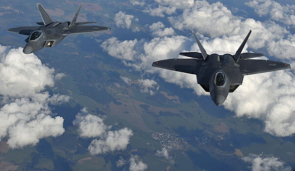 Истребители F-22 и F-35 Raptor назвали «стратегической ошибкой» Пентагона
