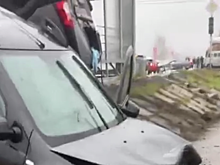 На видео попали последствия массового ДТП с китайским грузовиком и 11 авто в Уфе
