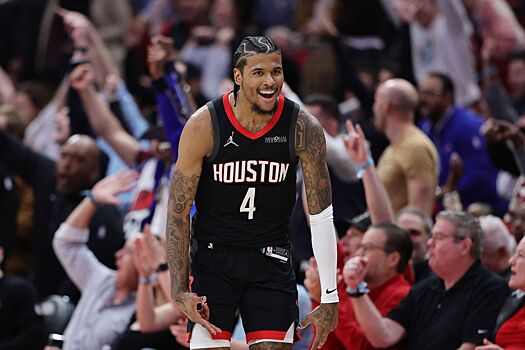 40-летняя женщина ответила на критику своих отношений с 23-летним игроком НБА