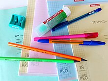 Маркетолог Кирьянов пояснил, почему стоит выбирать яркие школьные принадлежности