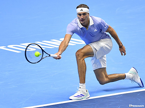 Александр Зверев вышел в полуфинал Итогового турнира ATP