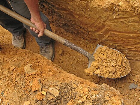 Саратовец оказался заживо погребенным в земле