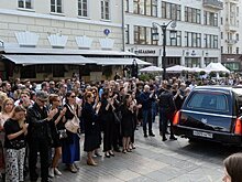 Режиссера Брусникина проводили продолжительными аплодисментами