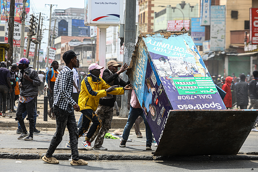 Демонстранты на одной из улиц Найроби, 2 июля 2024 года