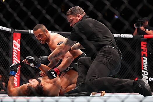 Карлос Ульберг — Доминик Рейес: обзор боя, кто победил, результат поединка