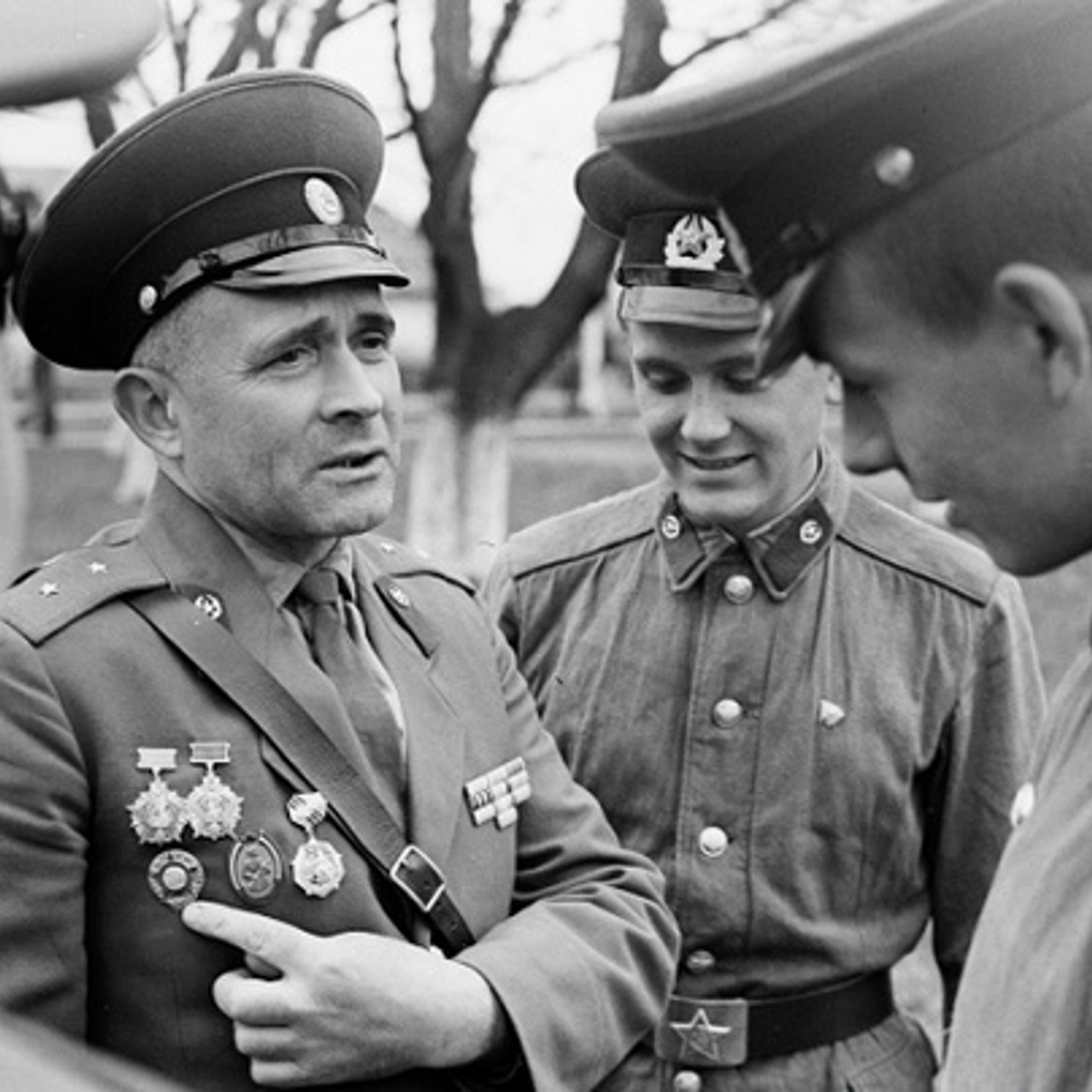 Товарищи офицеры. Рассказы офицеров. Офицеры книга история. Страницы истории. Рассказы офицеров.