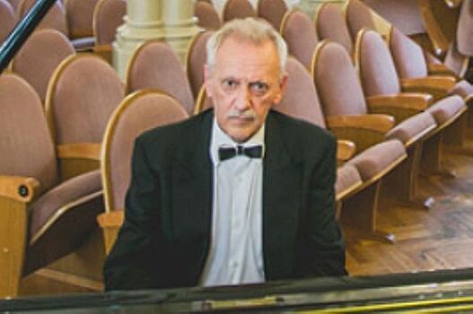 Сотрудничавший с Дином Ридом пианист умер во время концерта в Иркутске