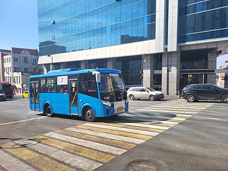 Стоимость проезда в автобусах во Владивостоке повысят в мае: перевозчики просили 53 рубля