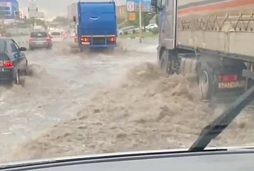 В Ростове из-за ливня подтопило несколько улиц