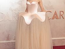 Похудевшая Селена Гомес, блистательная Деми Мур и Майли Сайрус без бровей: лучшие образы красной дорожки «Оскара — 2025»