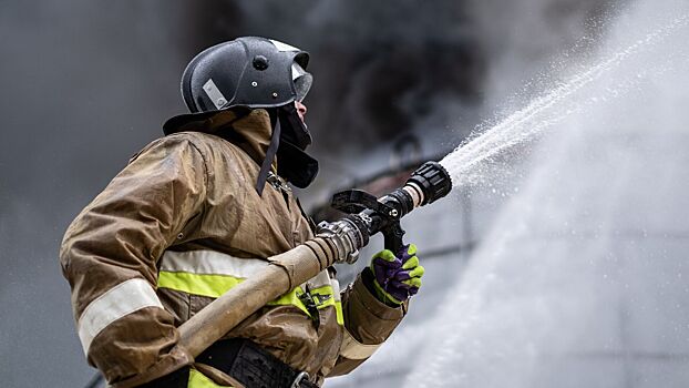 МЧС сообщило о ликвидации пожара в торговых павильонах в Набережных Челнах