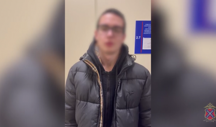 Волгоградские полицейские изъяли у курьера мошенников более 1,2 млн рублей