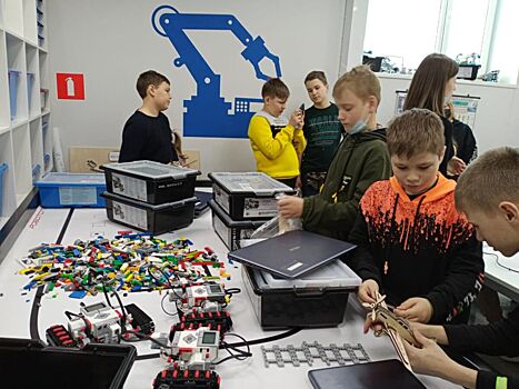 Выселковские школьники мастерят роботов и запускают дронов