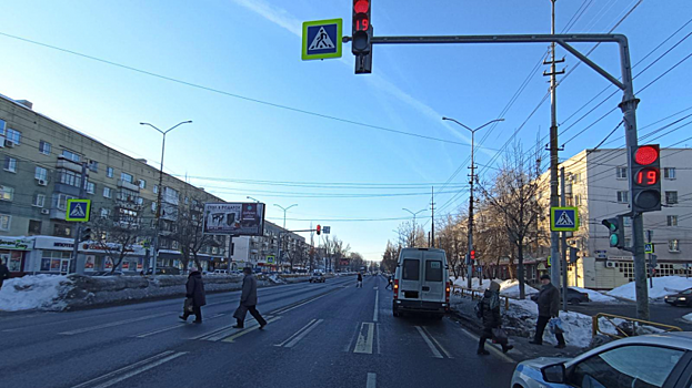 Перебегавшую дорогу саратовчанку сбила маршрутка